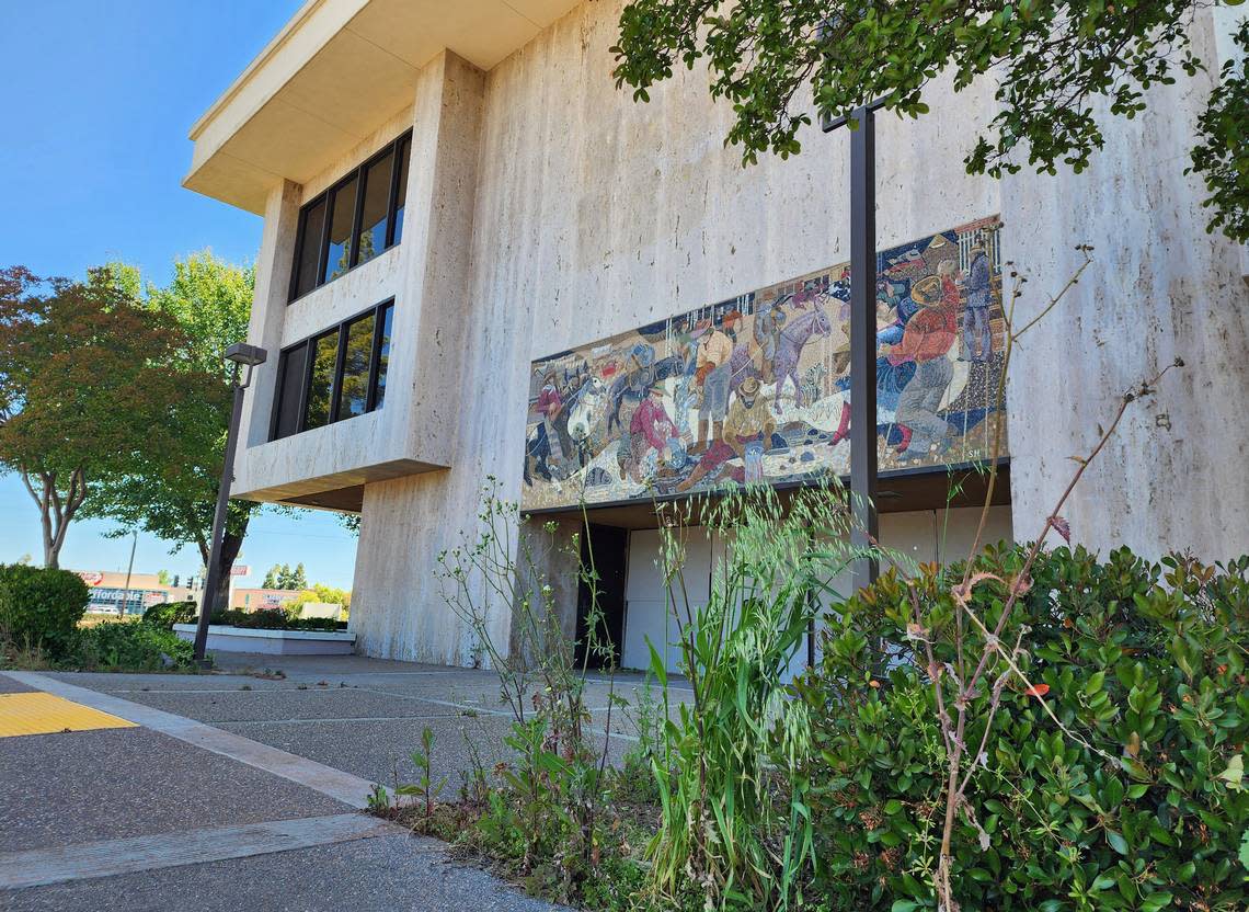Murals by Susan Bright Lautmann Hertel adorn the entrances of a former Home Savings and Loan. The Sacramento Bee