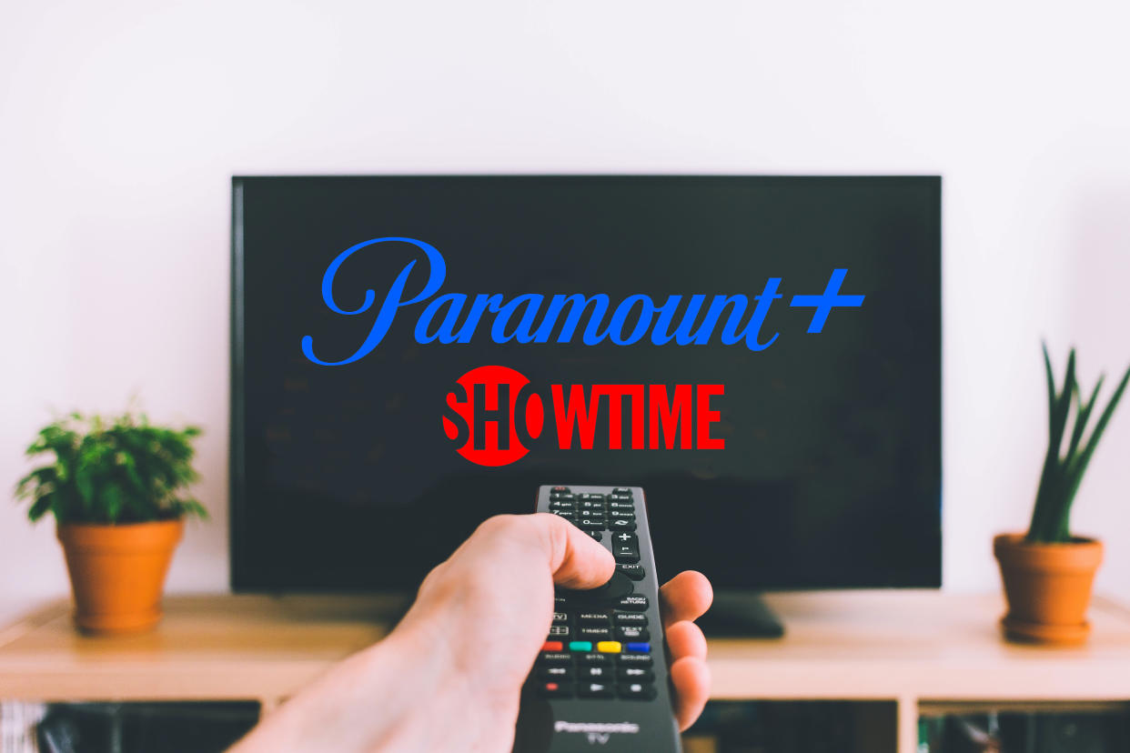  A blank TV with a Paramount Plus and Showtime logos 