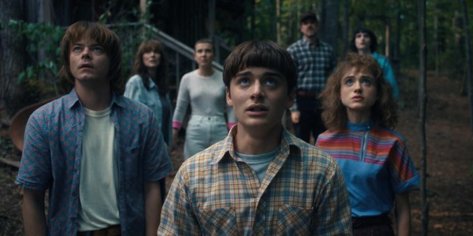 STRANGER THINGS. (L to R) Charlie Heaton as Jonathan Byers, Winona Ryder as Joyce Byers, Millie Bobby Brown as Eleven, Noah Schnapp as Will Byers, David Harbour as Jim Hopper, Natalia Dyer as Nancy Wheeler, and Finn Wolfhard as Mike Wheeler in STRANGER THINGS. Cr. Courtesy of Netflix © 2022