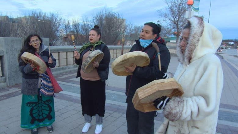 Dream about lanterns inspires MMIW gathering on Winnipeg bridge