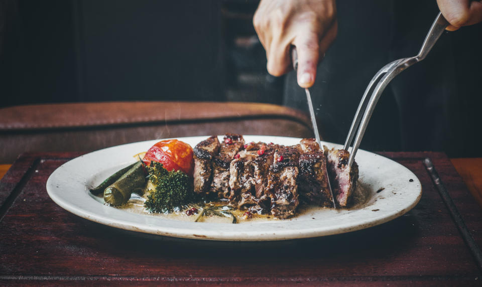 Das perfekte Steak: Neben der Qualität des Fleisches ist vor allem das richtige Garen entscheidend. Ein Fleischthermometer überwacht die Kerntemperatur – für ein optimales Ergebnis.