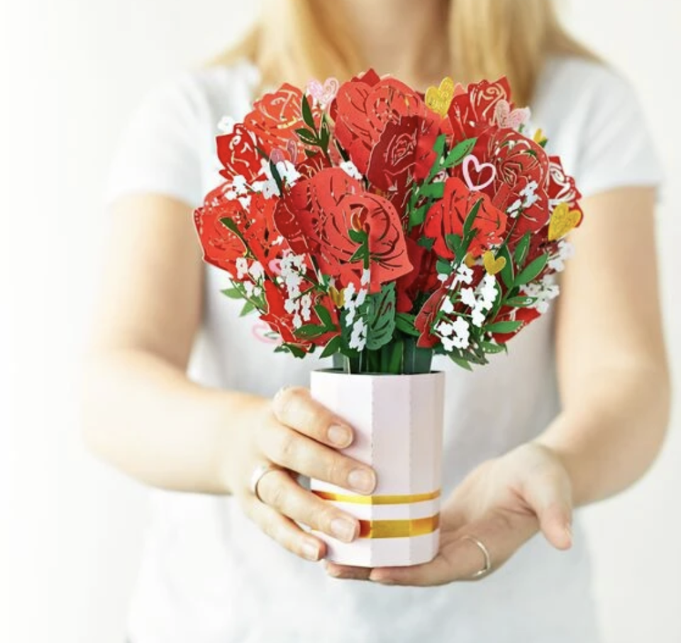 Sweetheart Flower Bouquet. (Photo: Lovepop Cards)