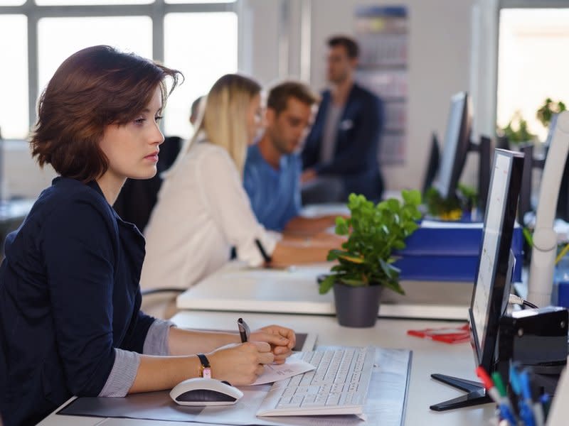 shutterstock_566369629 Frau Laptop