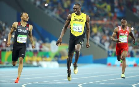 2016 Rio Olympics - Athletics - Semifinal - Men's 200m Semifinals - Olympic Stadium - Rio de Janeiro, Brazil - 17/08/2016. (From L) Andre De Grasse (CAN) of Canada, Usain Bolt (JAM) of Jamaica and Salem Eid Yaqoob (BRN) of Bahrain compete. REUTERS/Lucy Nicholson