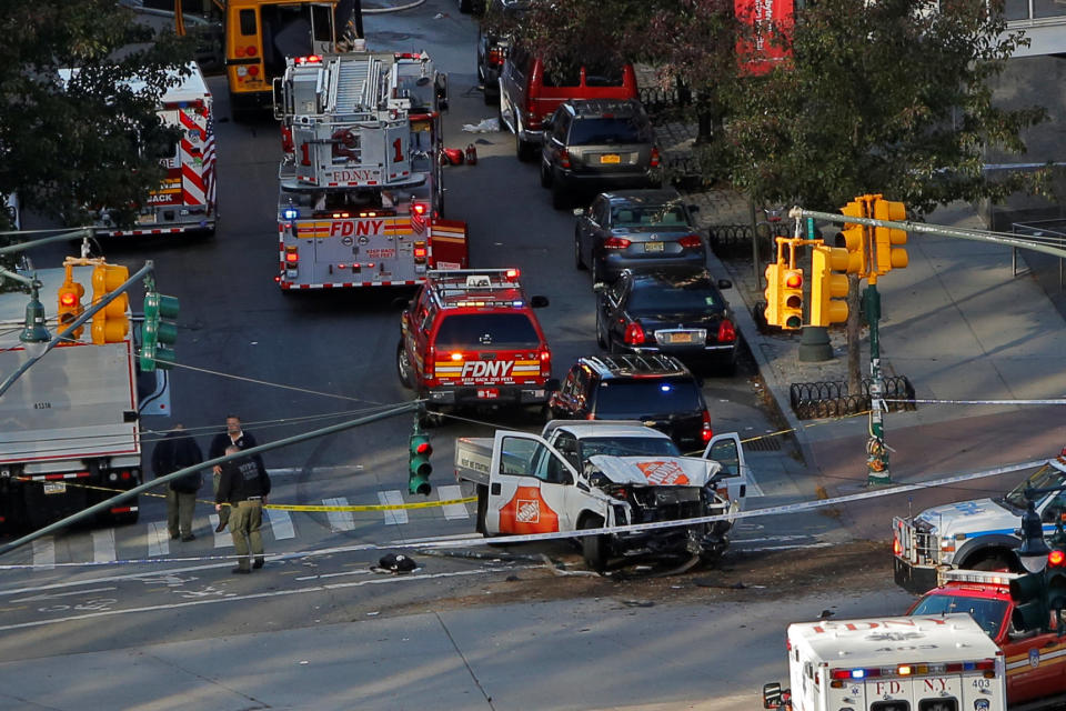 <p>Emergency crews attend the scene of an alleged shooting incident on West Street in Manhattan, New York, Oct. 31 2017. (Photo: Andrew Kelly/Reuters) </p>