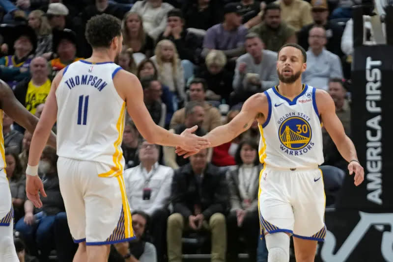 ▲勇士「浪花兄弟」Klay Thompson(左)和Stephen Curry同場發威。（圖／美聯社／達志影像）