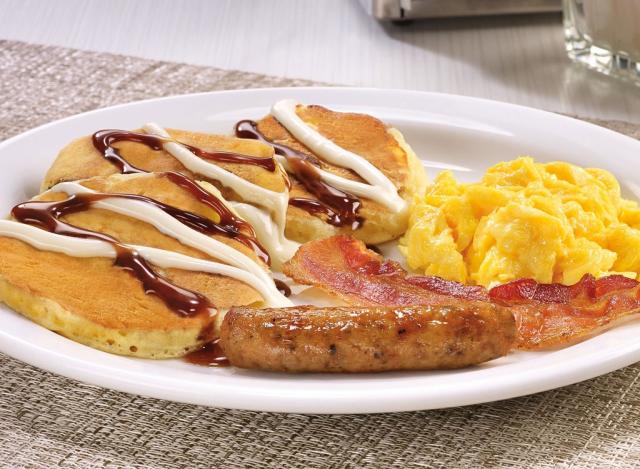 The 10 Best & Worst Orders at IHOP, According to Nutritionists