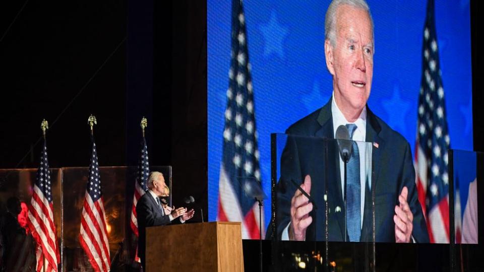 Joe Biden hablando durante la noche electoral.