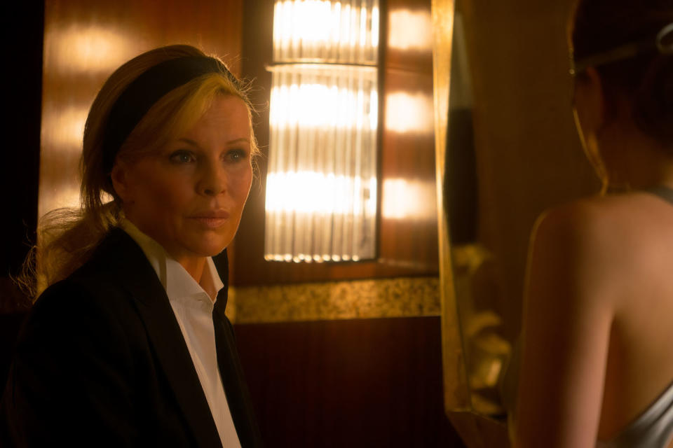 <p>L’actrice Kim Basinger a chopé le rôle d’Elena Lincoln, ex-maîtresse de Christian Grey. Pour le rôle, plusieurs autres actrices avaient été envisagées comme Charlize Theron, Kim Cattrall (Sex & The City) ou Michelle Pfeiffer. © Universal Pictures International France </p>