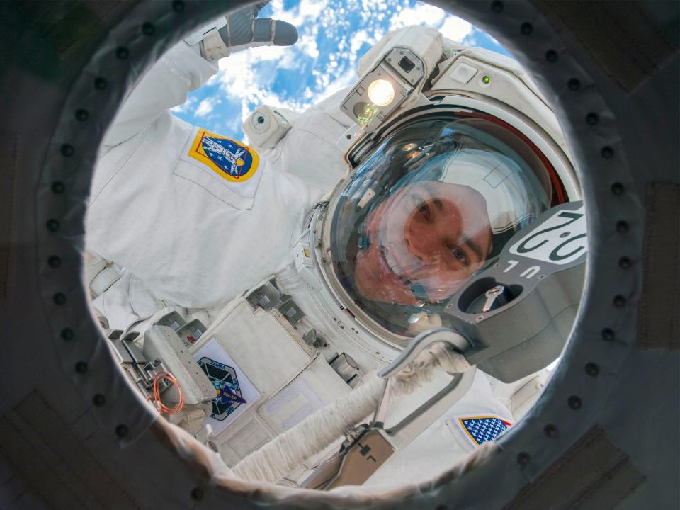 astronaut robert behnken spacesuit eva internationa space station nasa s130e007858