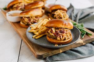 Dream Dinners’ Thanksgiving Burger is one of five family-friendly meal kits available in October on the DoorDash Marketplace. Stuffing seasoned turkey burgers with a cranberry mayo spread and French fried onions on a brioche bun are accented with a gravy dip.