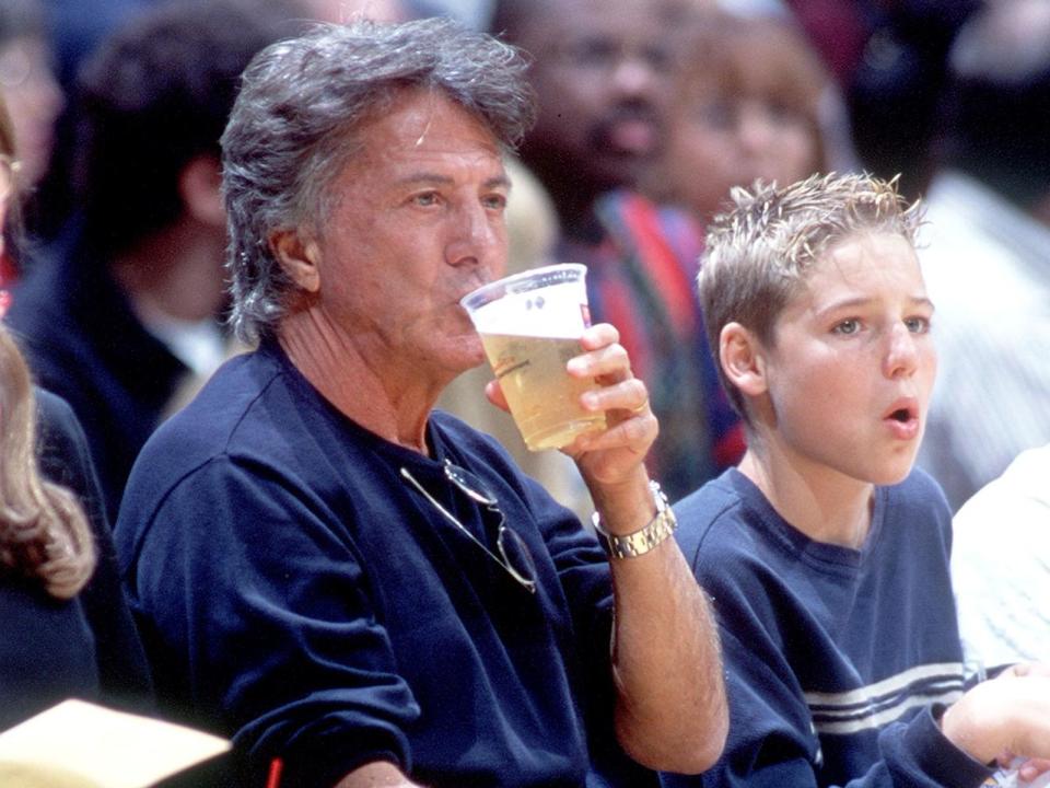 Dustin Hoffman 1999 bei einem Basketballspiel im Staples Center in Los Angeles. (Bild: Rory Storm/Online USA, Inc./Getty Images)
