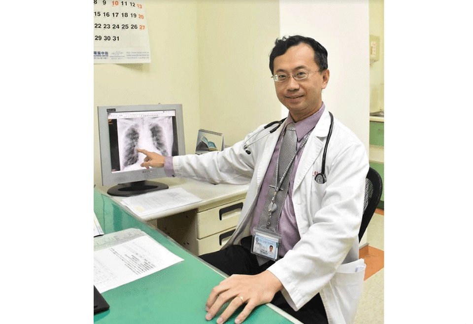 高雄市立小港醫院重症加護室主任陳煌麒醫師說，「及早施打疫苗，能減少流感併發肺炎重症對生活品質及生命的威脅。」