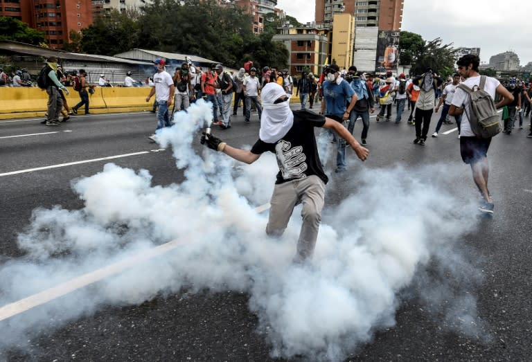 Residents described terrifying scenes in those Caracas neighborhoods hit by riots and looting