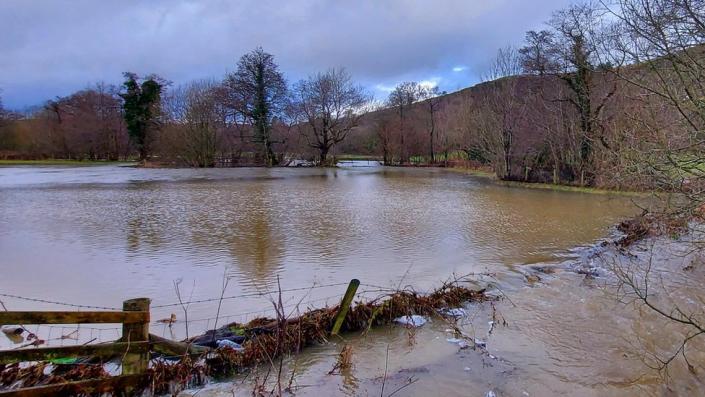 Campo inundado en Nantmel en Powys