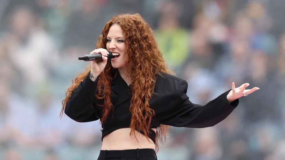 Jess Glynne performing