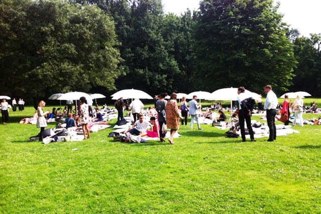 Wie gemütlich! Dorothee Schumacher lud zum Picknick im Park.