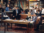 <p>Dans la série, il est le serveur du Central Perk et apparaît dans toutes les scènes du café. Mais surtout, il est fou amoureux de Rachel.</p><br>