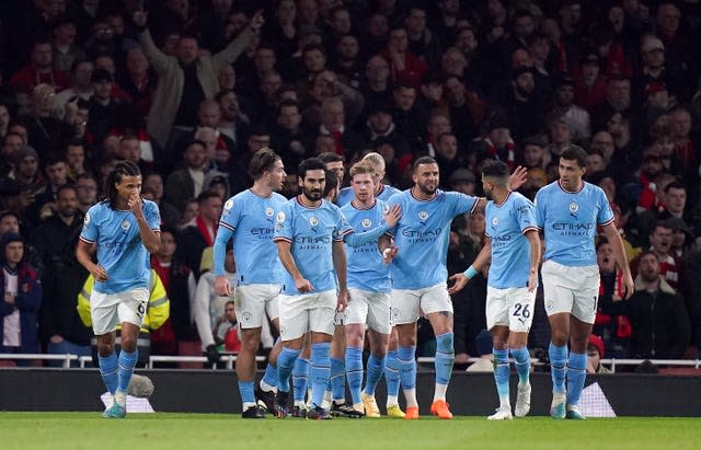 Kevin De Bruyne (centre) celebrates his opener