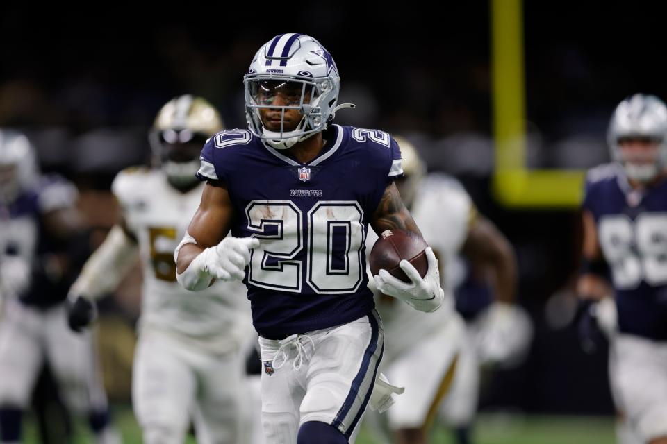 Cowboys running back Tony Pollard runs for a touchdown against the Saints.