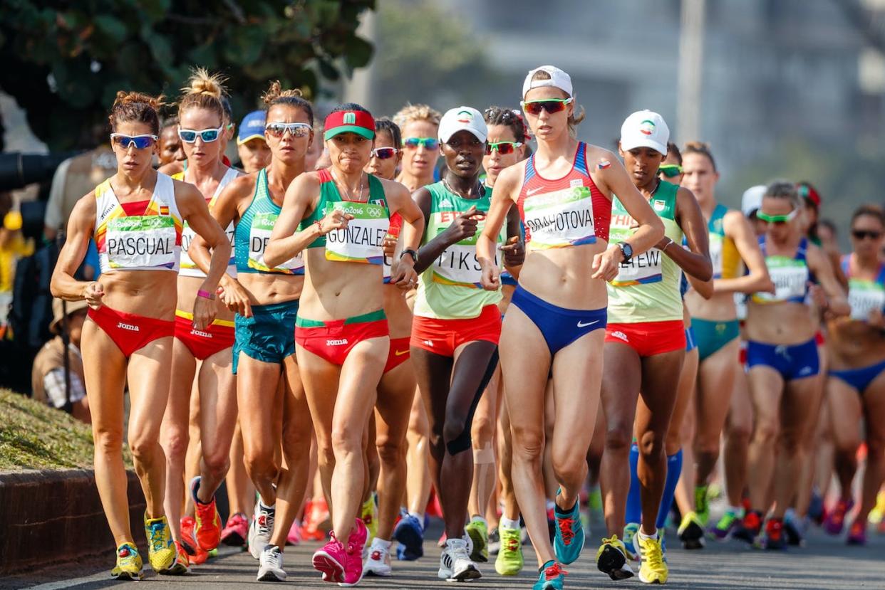 Mujeres compiten en la marcha atlética de 20 kilómetros en los Juegos Olímpicos de Verano en Río de Janeiro, Brasil, en agosto de 2016. Shutterstock