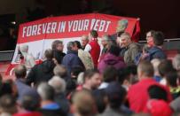 Britain Football Soccer - Arsenal v Manchester City - Premier League - Emirates Stadium - 2/4/17 Arsenal fans hold up a banner in referenece to Arsenal manager Arsene Wenger Reuters / Eddie Keogh Livepic