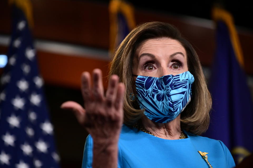 美國眾議院議長裴洛西（Nancy Pelosi）的口罩樣式相當多變。（圖片來源：REUTERS/Erin Scott）