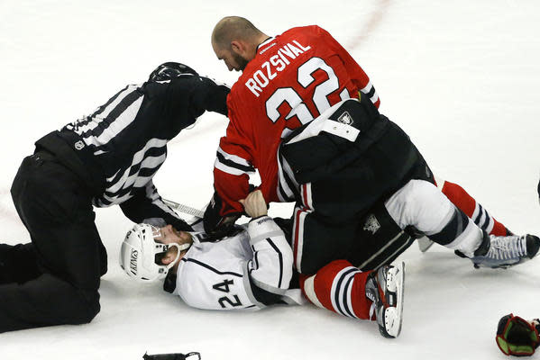 Chicago's newest Blackhawk fan sets new Hockey Hall of Fame Record for  youngest baby in Stanley Cup - Chicago Parent