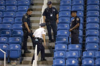 Die Polizei untersucht eine Drohne bei den US Open