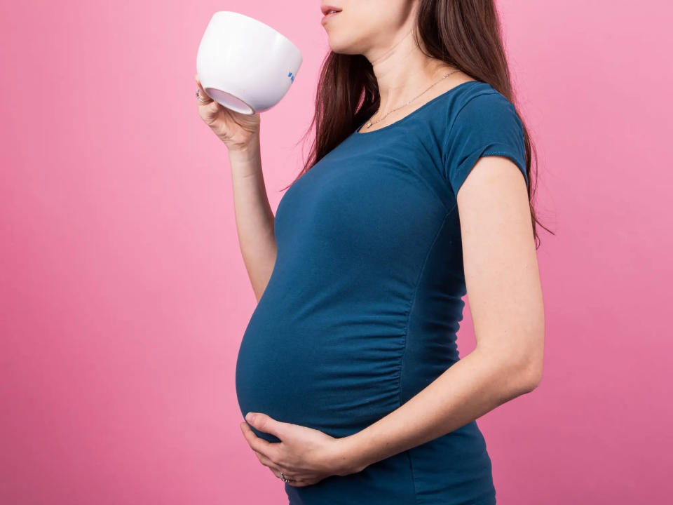 Frauen, die während der Schwangerschaft weniger als die empfohlene Menge an Kaffee tranken, hatten in einer neuen Studie kleinere Kinder als diejenigen, die auf Kaffee verzichteten. - Copyright: Crystal Cox/Business Insider