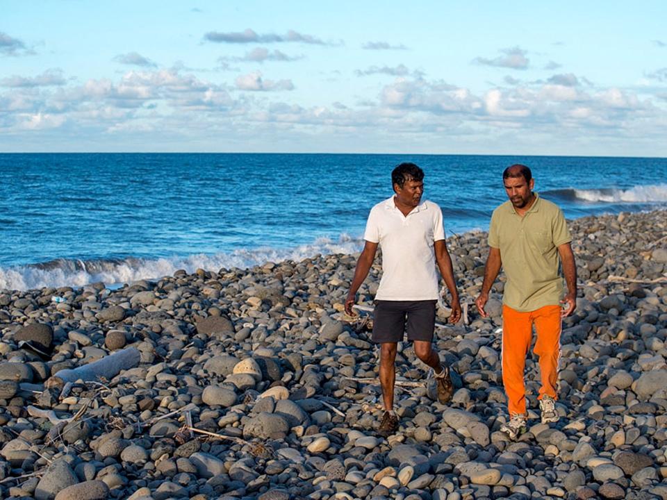 reunion island mh370 debris