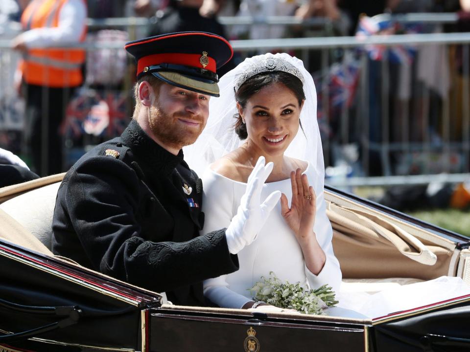 meghan markle and prince harry in their wedding carriage