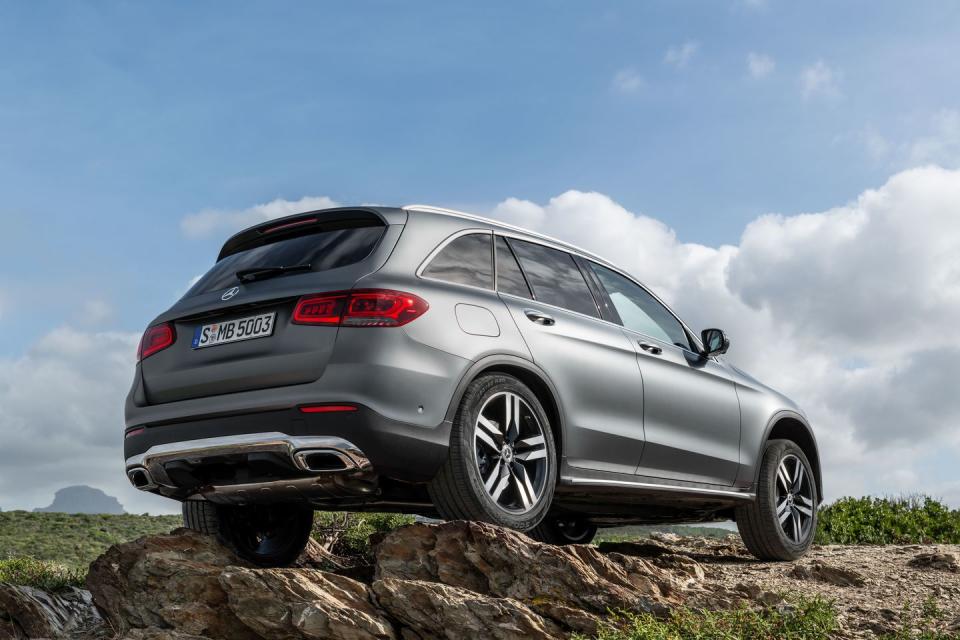 <p>Dubbed M 264 in Benz-speak, it replaces the <a rel="nofollow noopener" href="https://www.caranddriver.com/mercedes-benz/glc-class" target="_blank" data-ylk="slk:outgoing M 274 engine;elm:context_link;itc:0;sec:content-canvas" class="link ">outgoing M 274 engine</a>, also a turbocharged inline-four. Rated at 255 horsepower and 273 lb-ft of torque, the engine offers and additional 14 horsepower and 2 lb-ft of torque compared to its predecessor. </p>