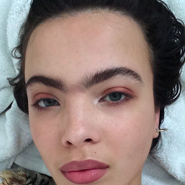 Who says two eyebrows are better than one? [Photo: Instagram/scarlettcostello]