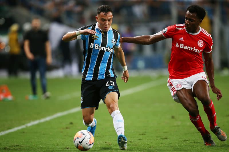 Fútbol - Copa Libertadores - Grupo E - Gremio vs Internacional