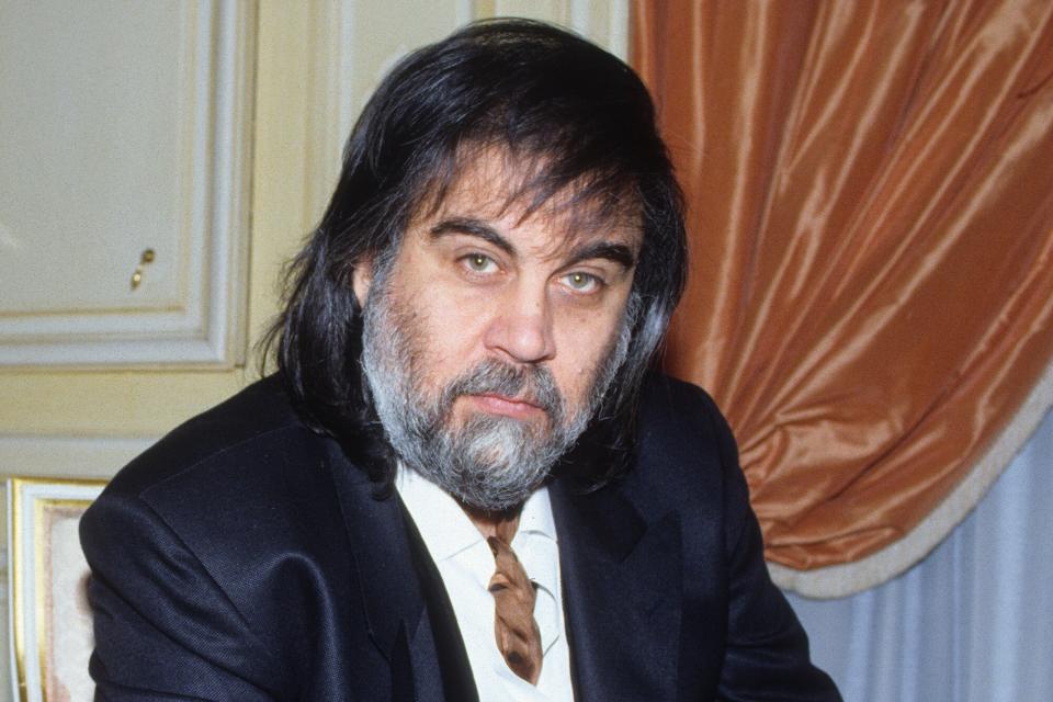 Greek composer and keyboard player Vangelis poses at his apartment in Paris, 9th June 1991.