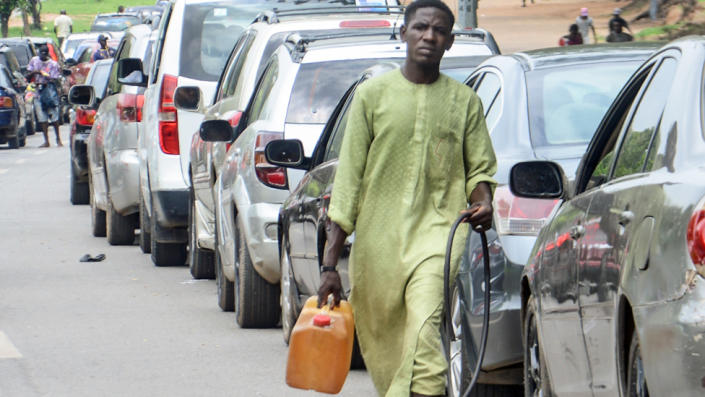 Motorists line up to buy fuel in Abuja, Nigeria - May 30, 2023