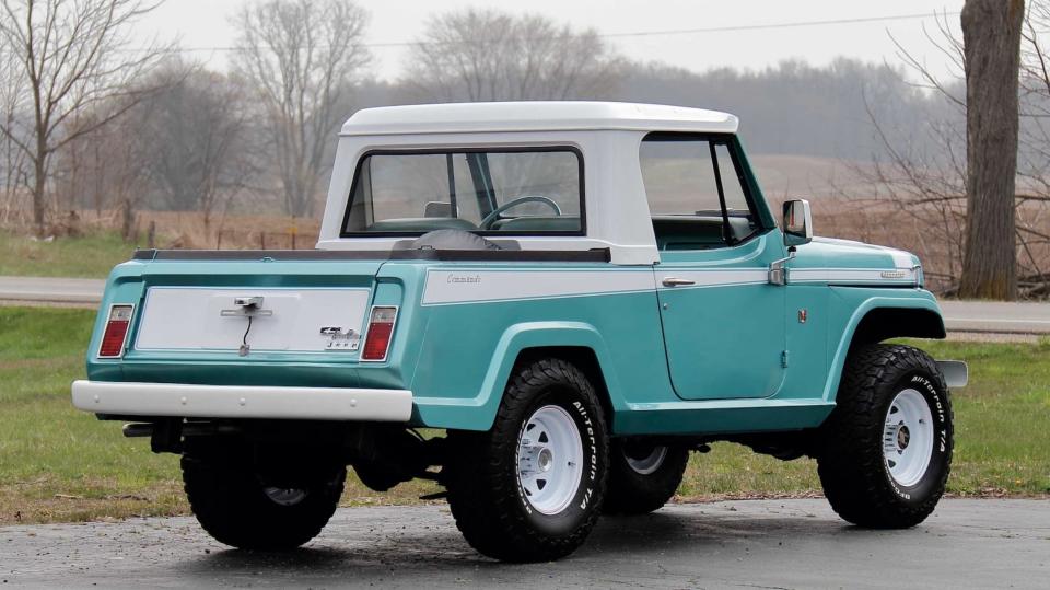 1967 JEEP JEEPSTER COMMANDO 2