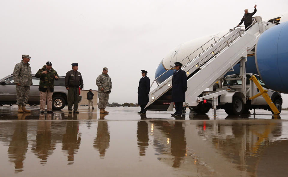 U.S. Vice President Joe Biden waves upon his arrival in Wilmington, Delaware November 7, 2012. Biden will spend the night at his home here before returning to Washington.&nbsp;