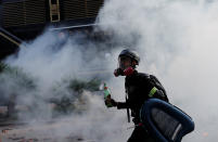 Dall'inizio delle proteste di giugno, la polizia ha arrestato 4.401 persone, di cui 3.395 uomini e 1.096 donne, in età compresa tra gli 11 e gli 83 anni. REUTERS/Tyrone Siu