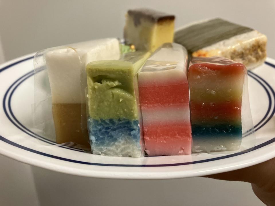 <p>A sample photo from the iPhone SE (2022), featuring a plate of colorful confections. </p>
