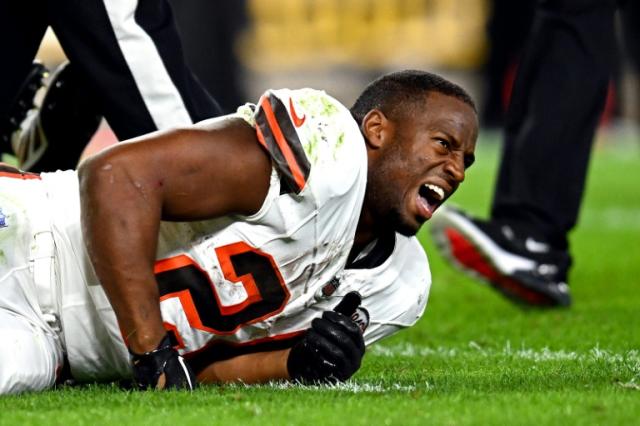 Browns' Chubb out for Sunday, Hunt banged up