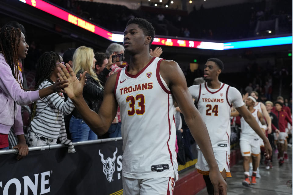 January 14, 2023; Los Angeles, California, USA; Southern California Trojans forward Kijani Wright (33) is greeted by fans after the game against the <a class="link " href="https://sports.yahoo.com/ncaaw/teams/utah/" data-i13n="sec:content-canvas;subsec:anchor_text;elm:context_link" data-ylk="slk:Utah Utes;sec:content-canvas;subsec:anchor_text;elm:context_link;itc:0">Utah Utes</a> at Galen Center. Mandatory Credit: Kirby Lee-USA TODAY Sports