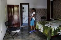 Cuban migrant Megela Pages, 39, a baker, who ran out of money, works as an cleaning lady in a hotel in Paso Canoas on the border with Costa Rica March 22, 2016. REUTERS/Carlos Jasso