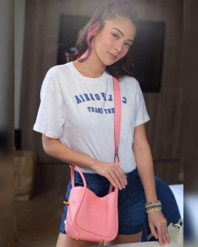 KIM CHIU CASUALLY PROMOTING HER BAG BUSINESS! 