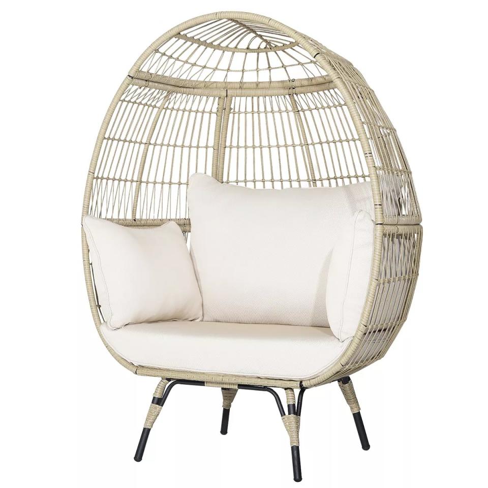 Costway Patio Oversized Rattan Egg Chair Lounge Basket with 4 Cushions