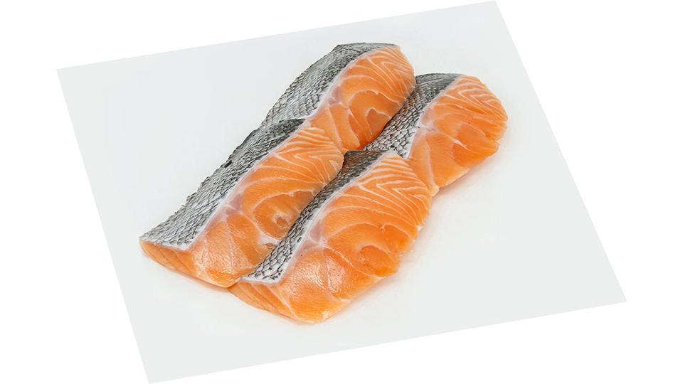 Serve Norwegian Salmon Portions by Hai Sia Seafood, 960g - Chilled. (Photo: Amazon SG)