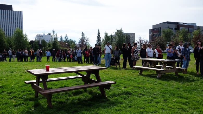 Burgers with a side of politics: Yellowknifers discuss concerns with MP at barbecue