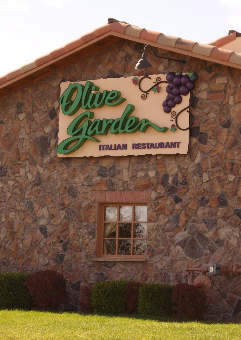 olive garden restaurants open new years day