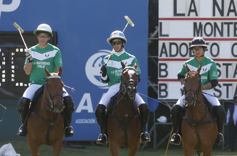 Barto Castagnola (20 años), Poroto Cambiaso (15) y Lukín Monteverde (15) juegan por La Natividad el Abierto de San Jorge, en Palermo.